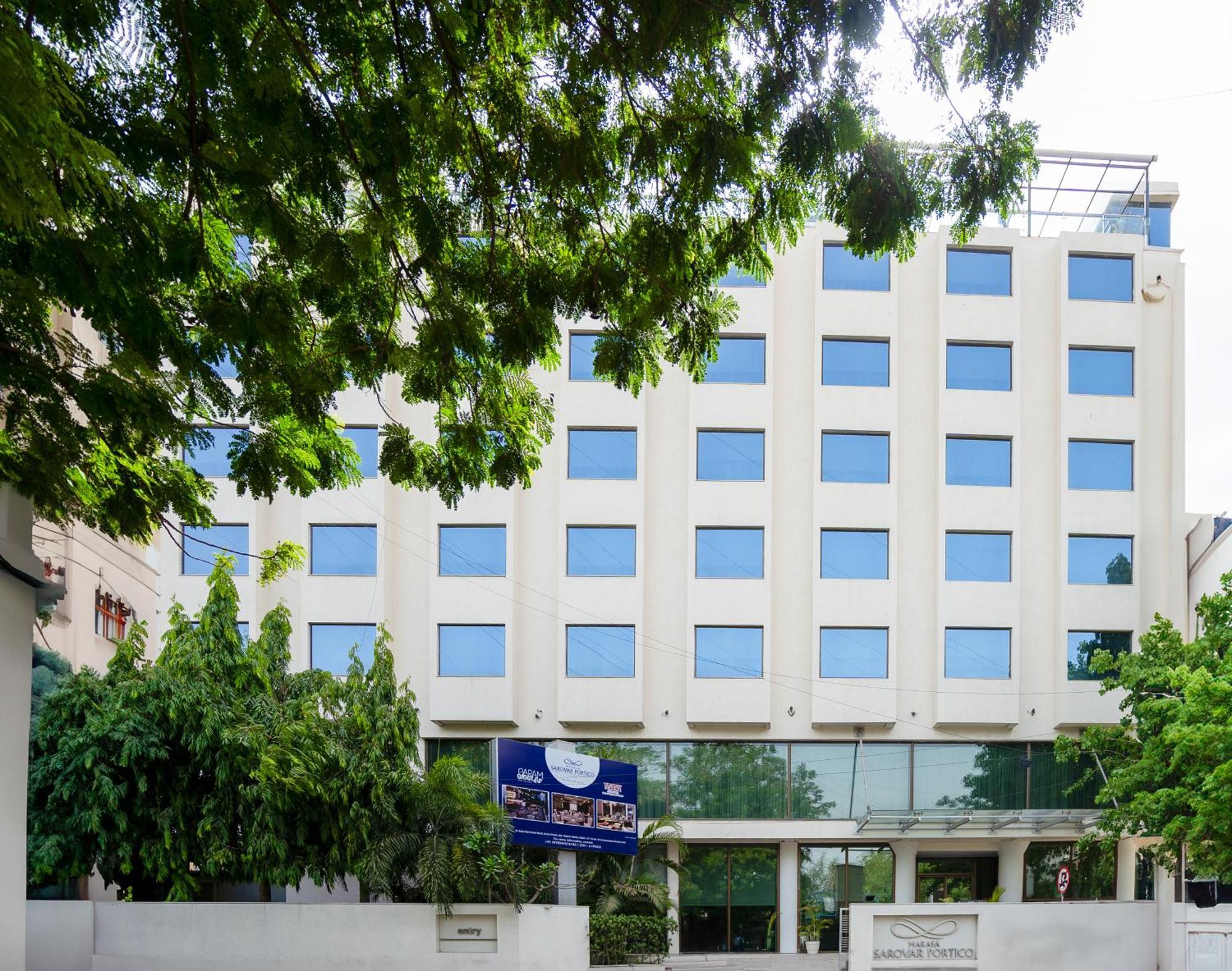 Marasa Sarovar Portico -Райкот Екстериор снимка